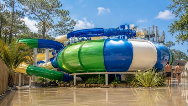 Profiter du camping à Mimizan avec toboggan aquatique